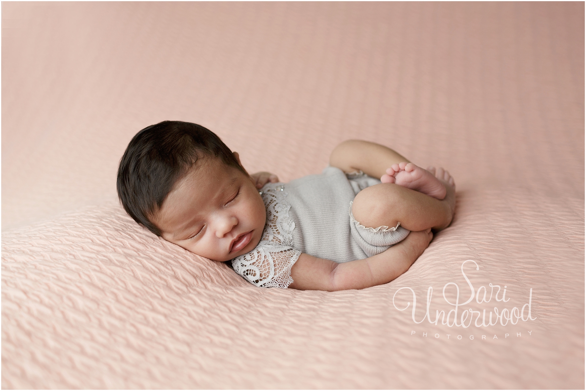 Orlando Studio Newborn Photographer | Ariana – 18 days old